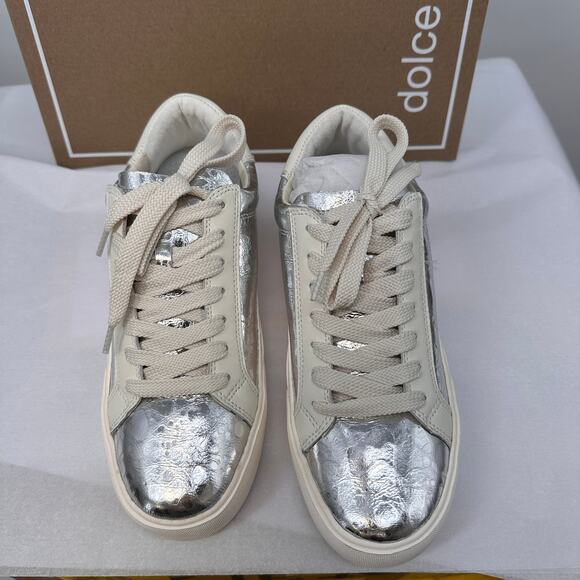 DOLCE VITA New in Box Zayn 360 Silver Distressed Leather Sneakers in Silver // 7 - Picture 6 of 10